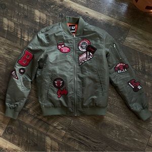 Men’s NBA Chicago bulls satin bomber jacket 1966 logo patches size